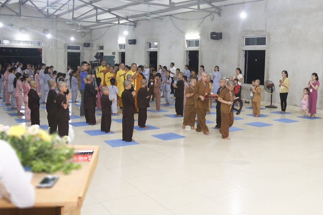 The Ceremony Showing Gratitude in the retreat Sowing seeds lotus at Dong Cao Pagoda.