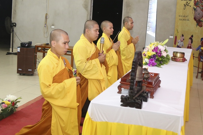 The Ceremony Showing Gratitude in the retreat Sowing seeds lotus at Dong Cao Pagoda.