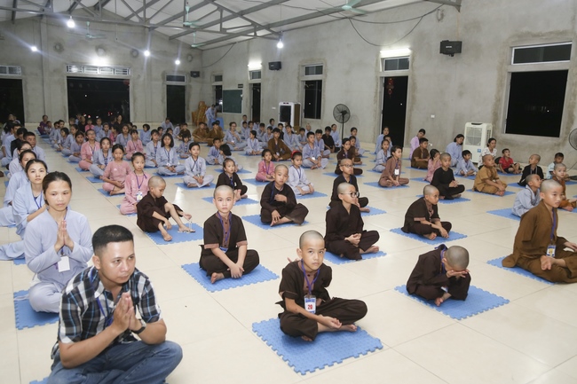 The Ceremony Showing Gratitude in the retreat Sowing seeds lotus at Dong Cao Pagoda.