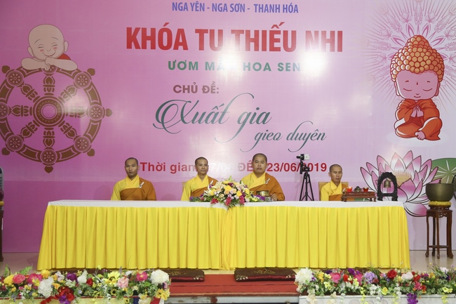 The Ceremony Showing Gratitude in the retreat Sowing seeds lotus at Dong Cao Pagoda.