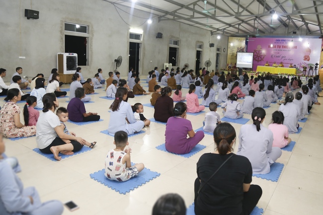 The Ceremony Showing Gratitude in the retreat Sowing seeds lotus at Dong Cao Pagoda.