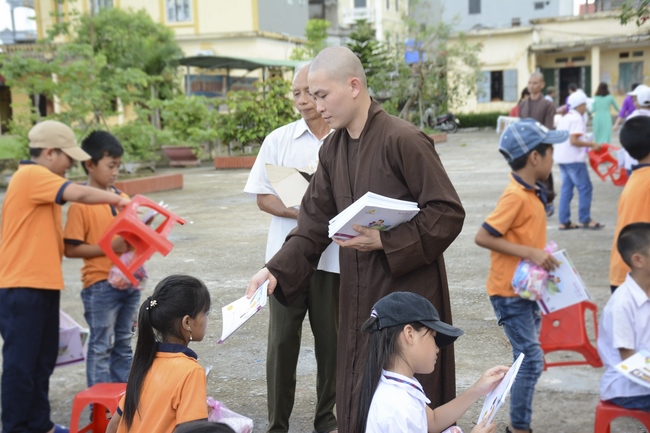 Giving gifts on Children's International Day