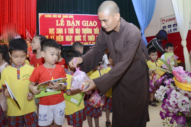 Giving gifts on Children's International Day