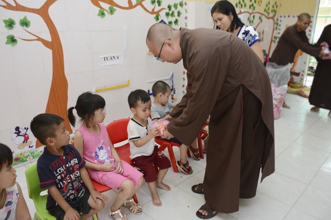 Giving gifts on Children's International Day