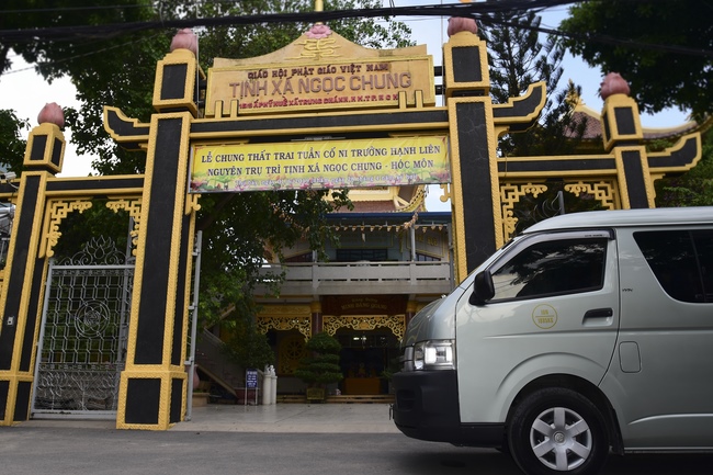 Attending the forty-nine days rite after death of Late Nun venerable Hanh Lien