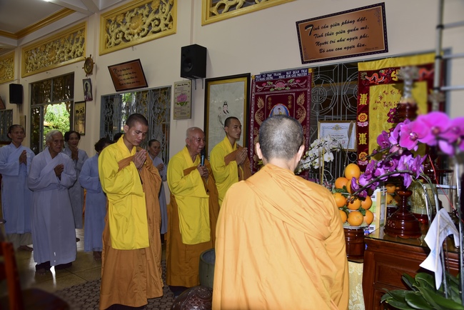 Attending the forty-nine days rite after death of Late Nun venerable Hanh Lien