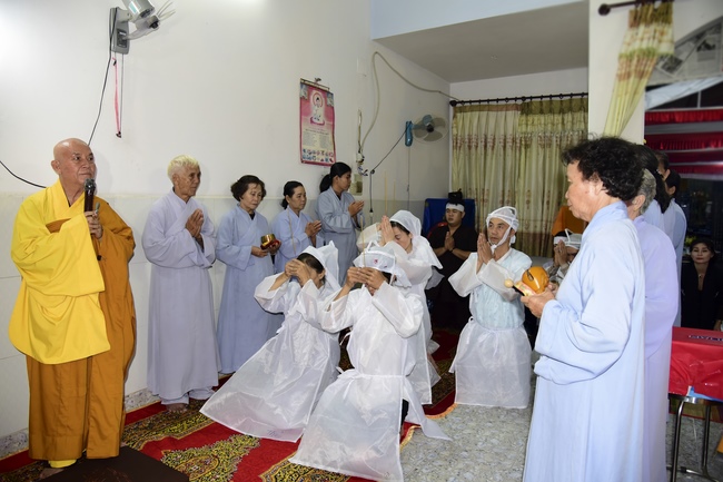 Attending the forty-nine days rite after death of Late Nun venerable Hanh Lien