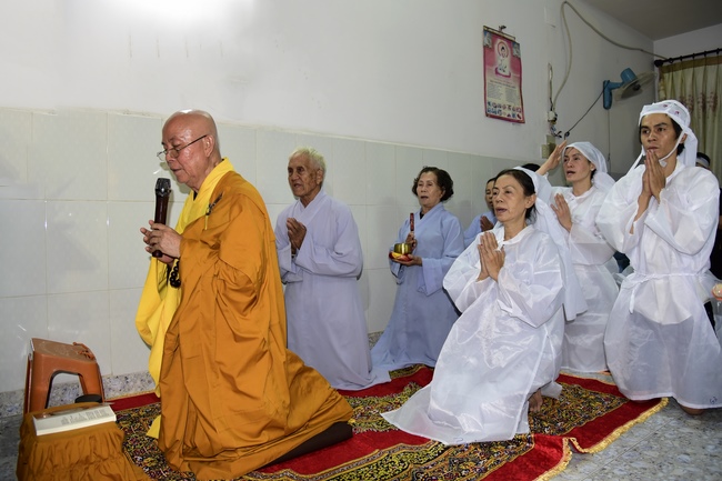 Attending the forty-nine days rite after death of Late Nun venerable Hanh Lien