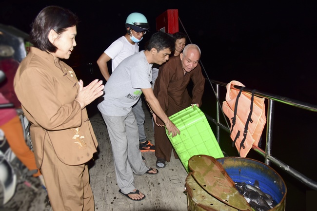Attending the forty-nine days rite after death of Late Nun venerable Hanh Lien