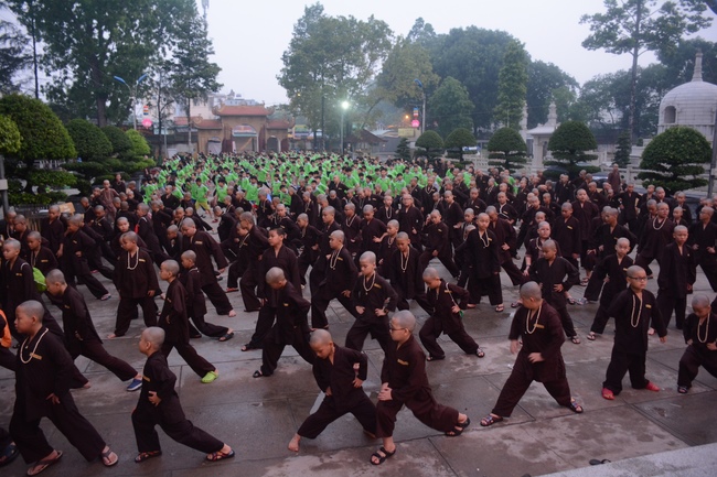 Các bé thiếu nhi sinh hoạt vui chơi