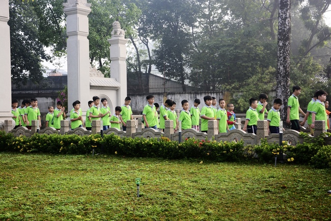 Các bé thiếu nhi sinh hoạt vui chơi