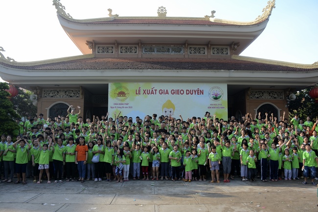 Các bé thiếu nhi sinh hoạt vui chơi