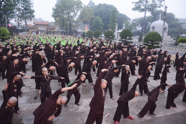 Các bé thiếu nhi sinh hoạt vui chơi