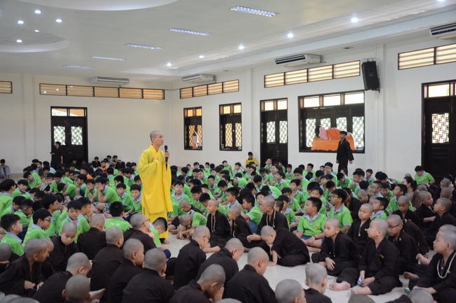 Các bé thiếu nhi sinh hoạt vui chơi