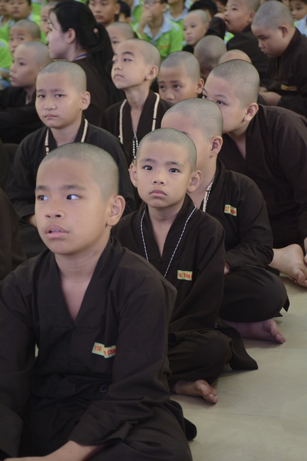 Các bé thiếu nhi sinh hoạt vui chơi