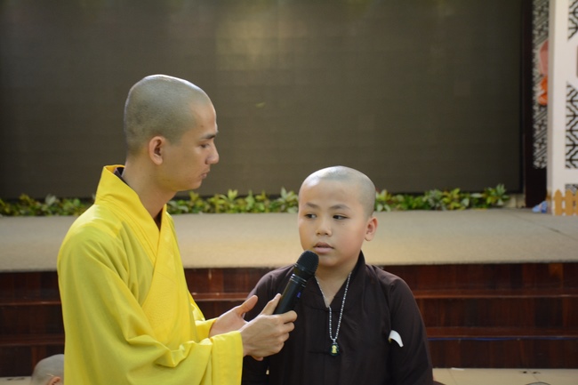 Các bé thiếu nhi sinh hoạt vui chơi