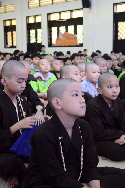 Các bé thiếu nhi sinh hoạt vui chơi