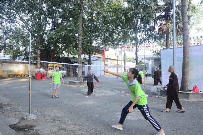 Các bé thiếu nhi sinh hoạt vui chơi