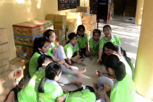 Các bé thiếu nhi sinh hoạt vui chơi