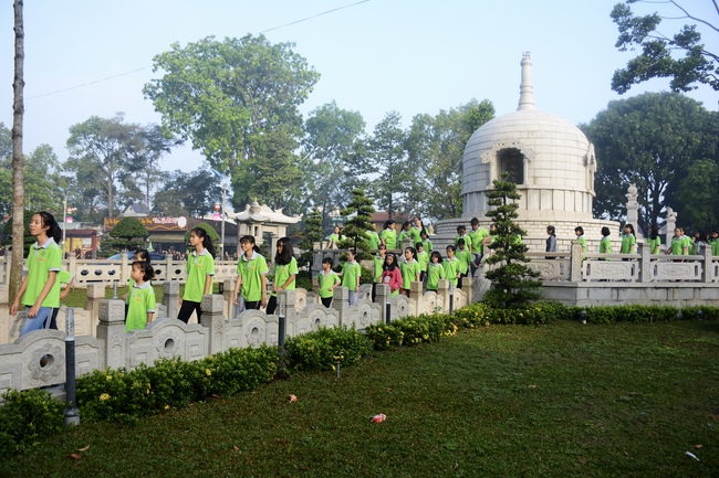 Các bé thiếu nhi sinh hoạt vui chơi