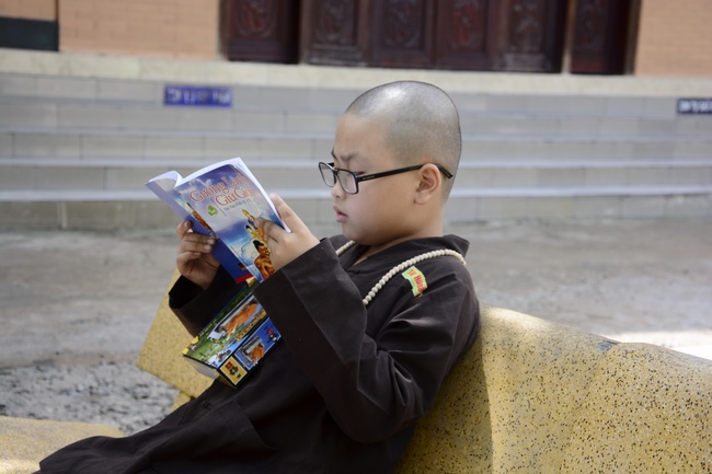 Các bé thiếu nhi sinh hoạt vui chơi