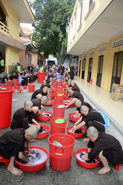 Các bé thiếu nhi sinh hoạt vui chơi