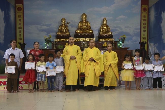 Awarding the 3rd scholarship “Helping Dream Come True.”