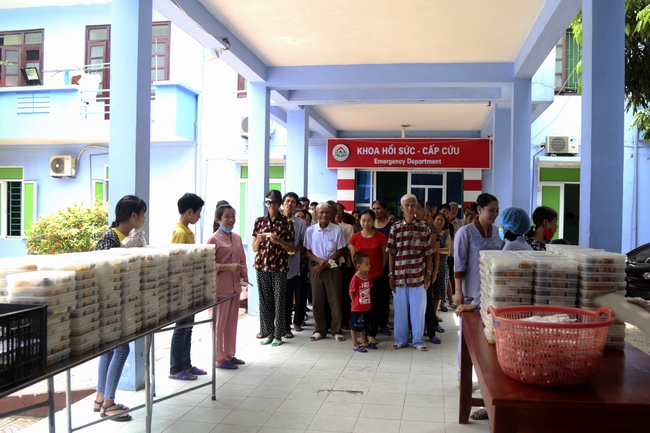 Awarding the 3rd scholarship “Helping Dream Come True.”