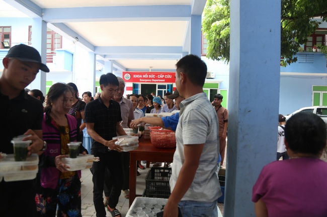 Awarding the 3rd scholarship “Helping Dream Come True.”