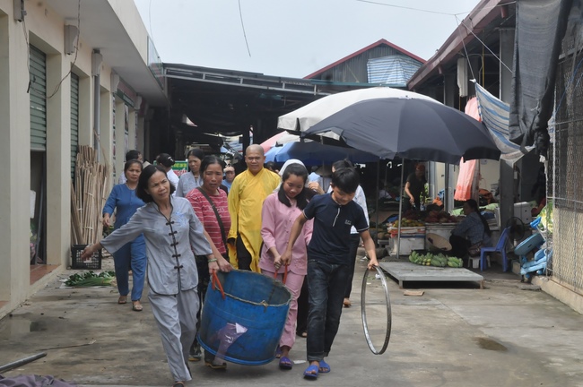 Awarding the 3rd scholarship “Helping Dream Come True.”