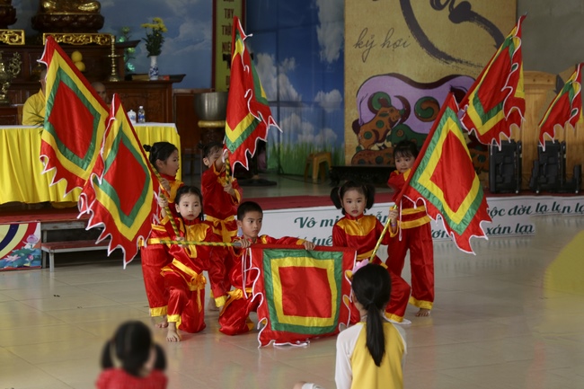 Awarding the 3rd scholarship “Helping Dream Come True.”