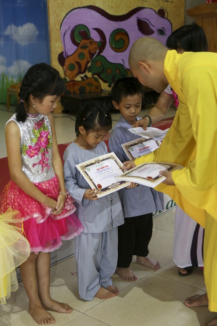 Awarding the 3rd scholarship “Helping Dream Come True.”