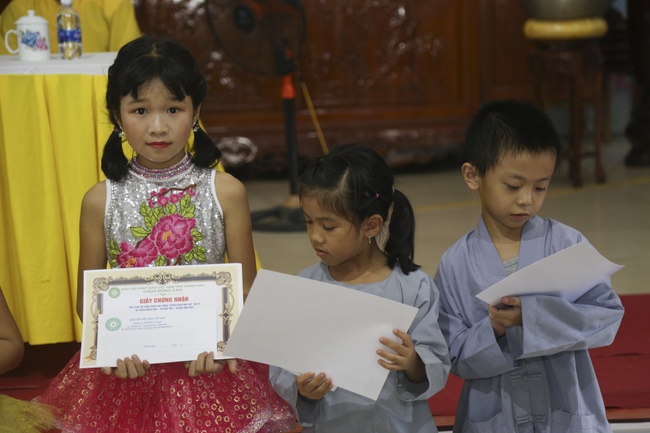 Awarding the 3rd scholarship “Helping Dream Come True.”