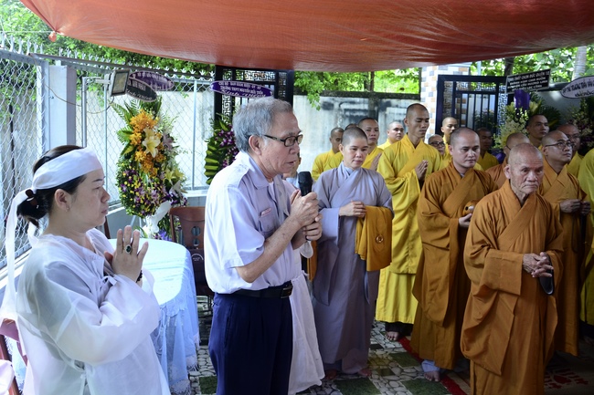 Funeral Visiting a Member of Hoang Phap Buddhist Family – Upāsaka Le Trong Thang