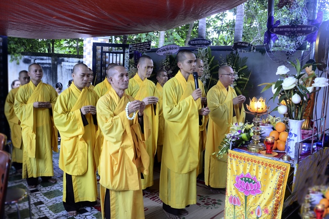 Funeral Visiting a Member of Hoang Phap Buddhist Family – Upāsaka Le Trong Thang