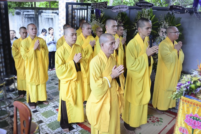 Funeral Visiting a Member of Hoang Phap Buddhist Family – Upāsaka Le Trong Thang