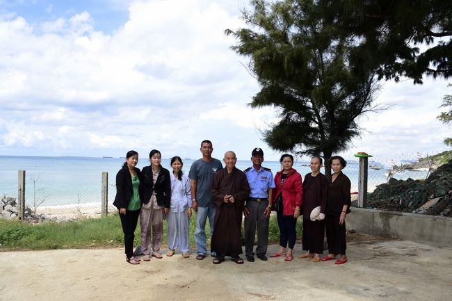 Cúng dường Tôn tượng Bồ-tát tại chùa Hưng Pháp