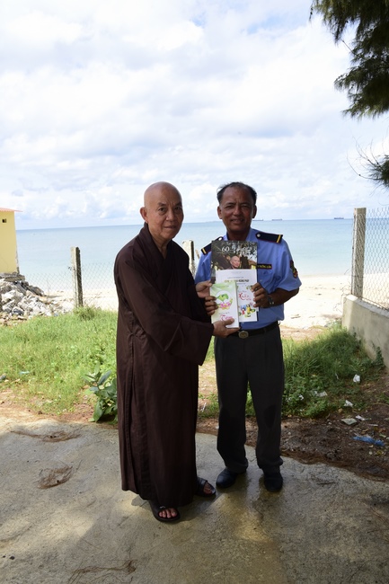 Cúng dường Tôn tượng Bồ-tát tại chùa Hưng Pháp