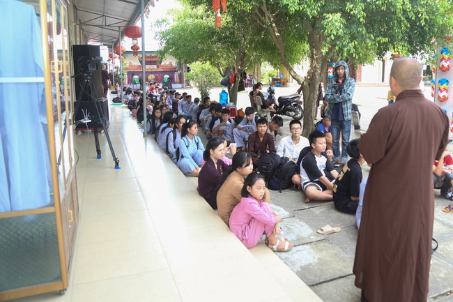 Beginning the Summer retreat at Dong Cao pagoda in Thanh Hoa