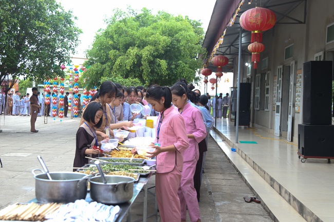 Beginning the Summer retreat at Dong Cao pagoda in Thanh Hoa