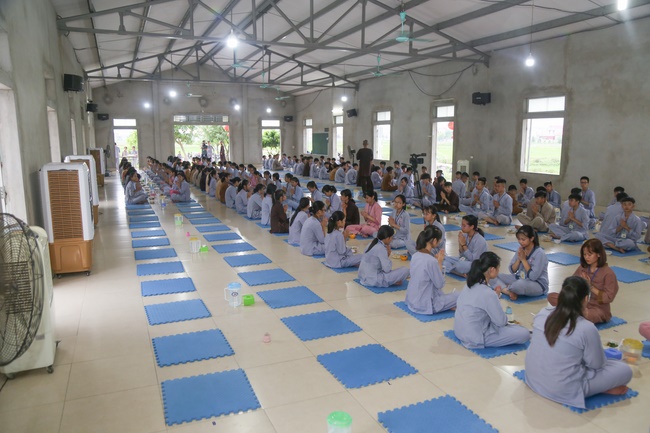 Beginning the Summer retreat at Dong Cao pagoda in Thanh Hoa