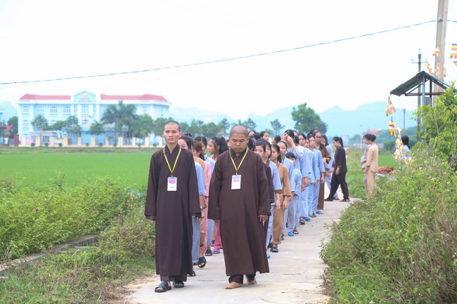 Beginning the Summer retreat at Dong Cao pagoda in Thanh Hoa
