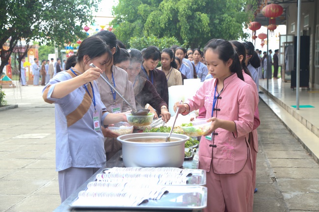 Beginning the Summer retreat at Dong Cao pagoda in Thanh Hoa