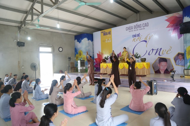 Beginning the Summer retreat at Dong Cao pagoda in Thanh Hoa