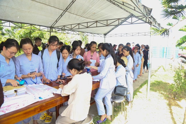 Beginning the Summer retreat at Dong Cao pagoda in Thanh Hoa