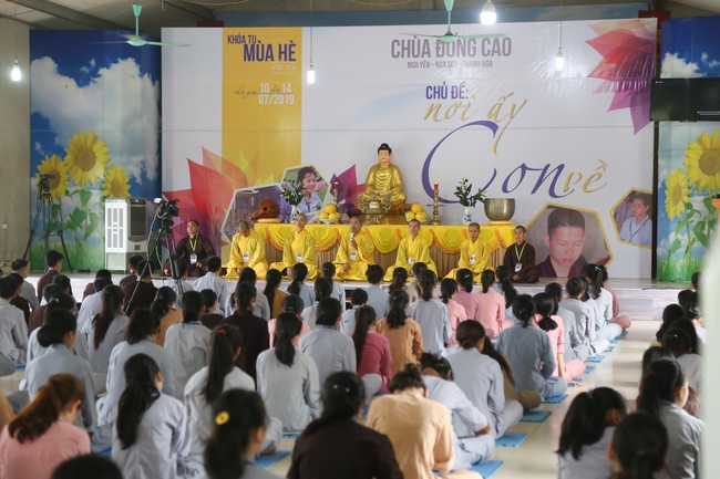 Beginning the Summer retreat at Dong Cao pagoda in Thanh Hoa