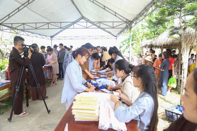 Beginning the Summer retreat at Dong Cao pagoda in Thanh Hoa