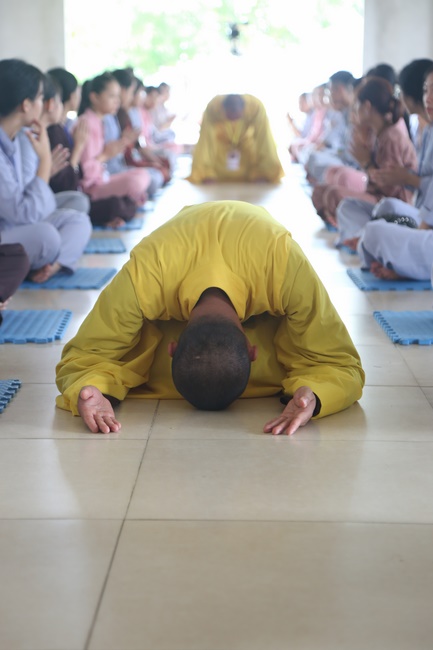 Beginning the Summer retreat at Dong Cao pagoda in Thanh Hoa