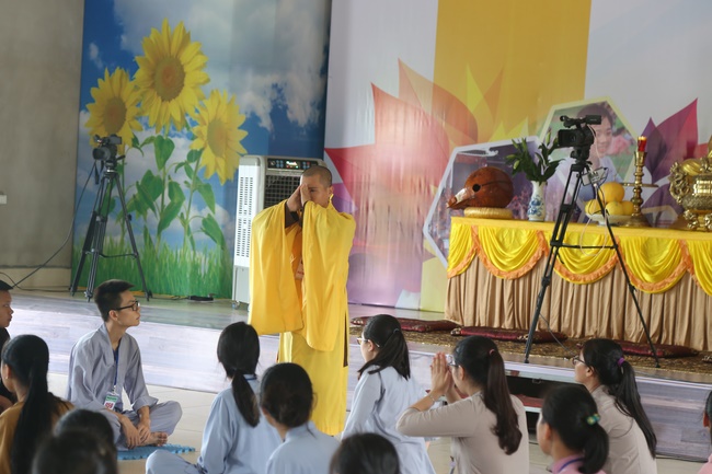 Beginning the Summer retreat at Dong Cao pagoda in Thanh Hoa