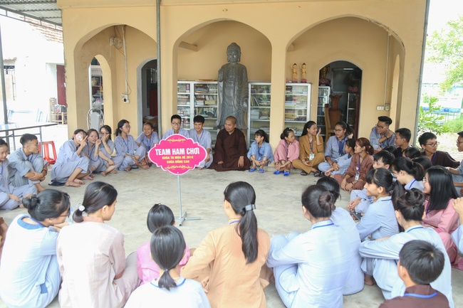Beginning the Summer retreat at Dong Cao pagoda in Thanh Hoa